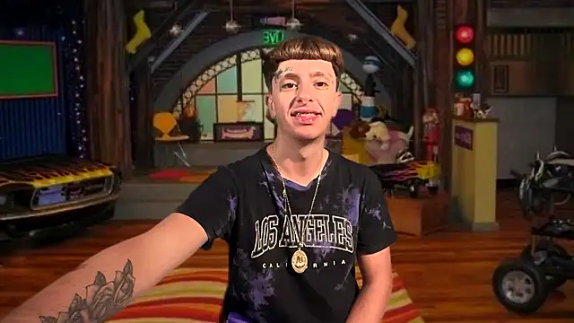 Snapshot of twentywithafelonyy chatting on 09-22-25, 01:18 twentywithafelonyy online show from 09-22-25, 01:18