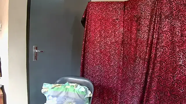 Snapshot of GoddessLorenaTheeSiren chatting on 12-20-25, 06:20 GoddessLorenaTheeSiren online show from 12-20-25, 06:20