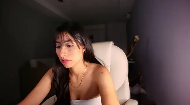 auroracaruso11 online show from 03-08-25, 12:00