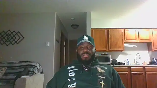 Snapshot of Stayinalive1992 chatting on 12-17-24, 06:24 Stayinalive1992 online show from 12-17-24, 06:24