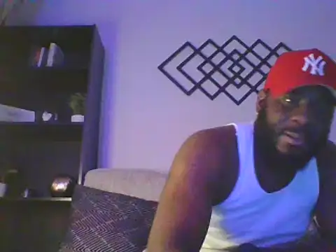 Snapshot of Stayinalive1992 chatting on 12-31-24, 07:10 Stayinalive1992 online show from 12-31-24, 07:10