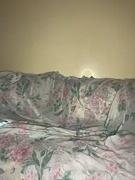 Layla-daloua online show from 12-21-24, 01:47