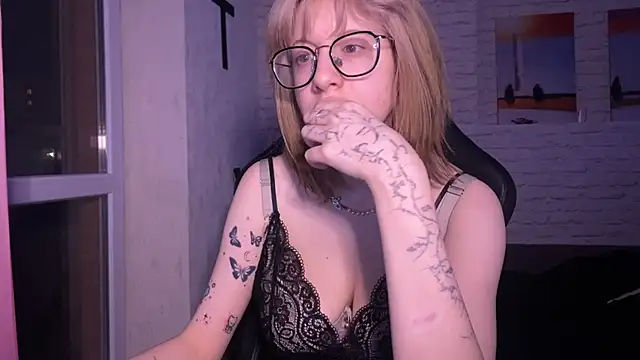 Snapshot of moundliicht1 chatting on 02-28-25, 06:41 moundliicht1 online show from 02-28-25, 06:41