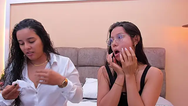 Dilan y Mia online show from 12-21-24, 01:10