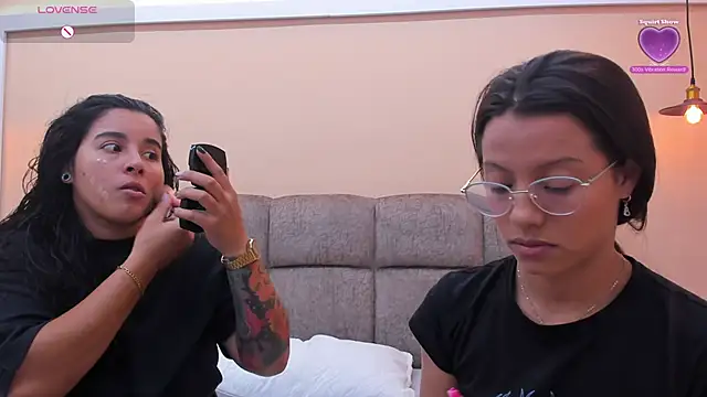 Dilan y Mia online show from 12-23-24, 01:56