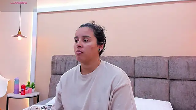 Dilan y Mia online show from 01-07-25, 12:20