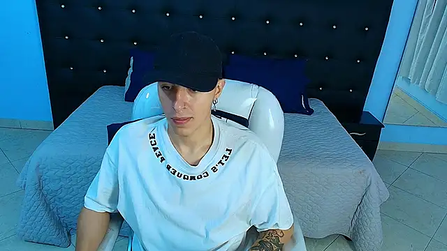 Snapshot of Lobo_17_ chatting on 01-22-25, 03:41 Lobo 17 online show from 01-22-25, 03:41