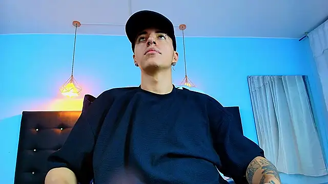 Snapshot of Lobo_17_ chatting on 01-30-25, 03:55 Lobo 17 online show from 01-30-25, 03:55