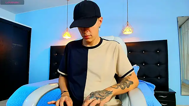 Snapshot of Lobo_17_ chatting on 02-18-25, 03:42 Lobo 17 online show from 02-18-25, 03:42