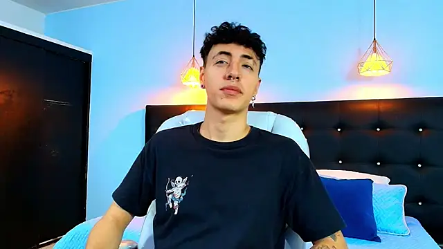 Snapshot of Lobo_17_ chatting on 02-20-25, 03:45 Lobo 17 online show from 02-20-25, 03:45