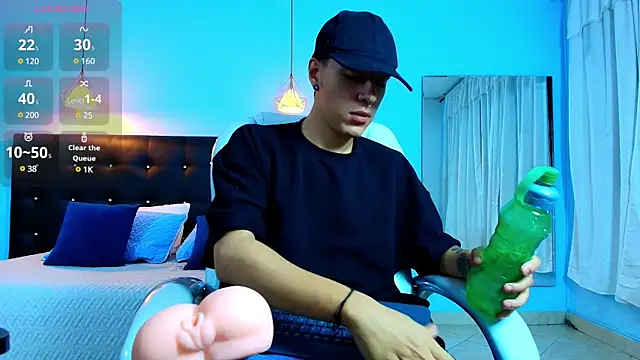 Snapshot of Lobo_17_ chatting on 02-22-25, 03:34 Lobo 17 online show from 02-22-25, 03:34