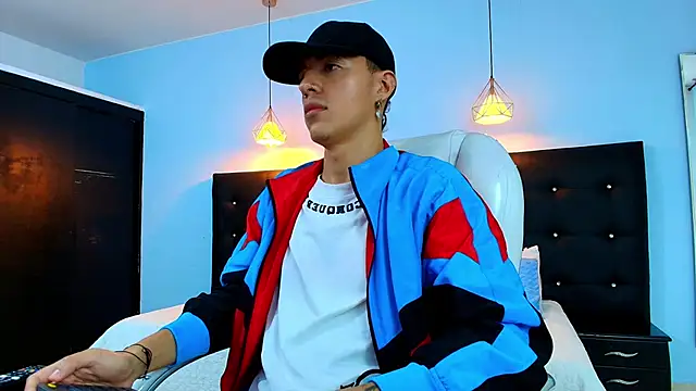 Snapshot of Lobo_17_ chatting on 02-28-25, 08:09 Lobo 17 online show from 02-28-25, 08:09