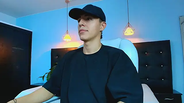 Snapshot of Lobo_17_ chatting on 03-07-25, 03:19 Lobo 17 online show from 03-07-25, 03:19