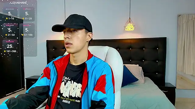 Snapshot of Lobo_17_ chatting on 03-14-25, 03:59 Lobo 17 online show from 03-14-25, 03:59