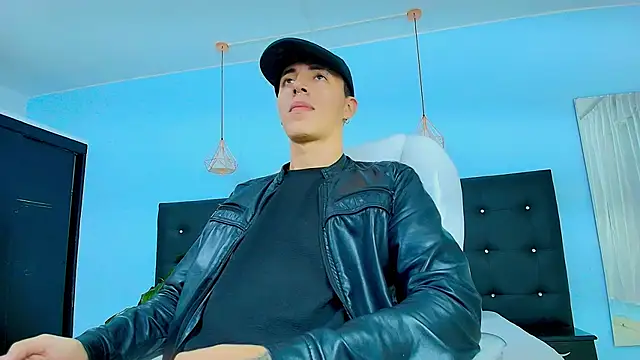 Snapshot of Lobo_17_ chatting on 03-16-25, 02:53 Lobo 17 online show from 03-16-25, 02:53