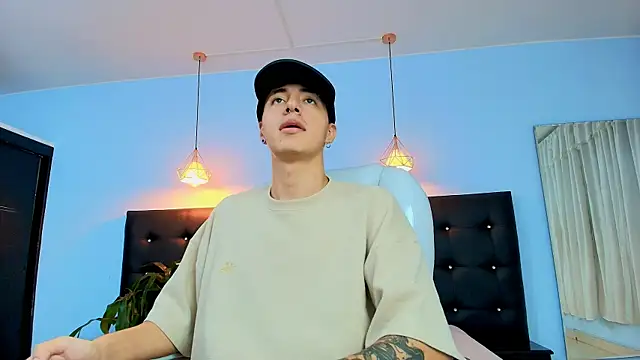 Snapshot of Lobo_17_ chatting on 03-21-25, 03:44 Lobo 17 online show from 03-21-25, 03:44