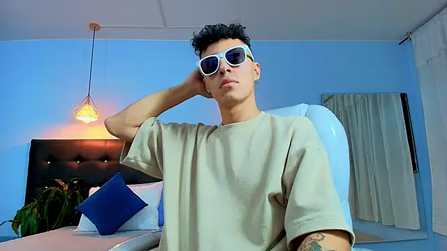 Snapshot of Lobo_17_ chatting on 03-23-25, 08:04 Lobo 17 online show from 03-23-25, 08:04