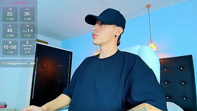 Snapshot of Lobo_17_ chatting on 09-13-25, 03:50 Lobo 17 online show from 09-13-25, 03:50