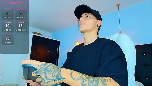 Snapshot of Lobo_17_ chatting on 09-17-25, 03:41 Lobo 17 online show from 09-17-25, 03:41