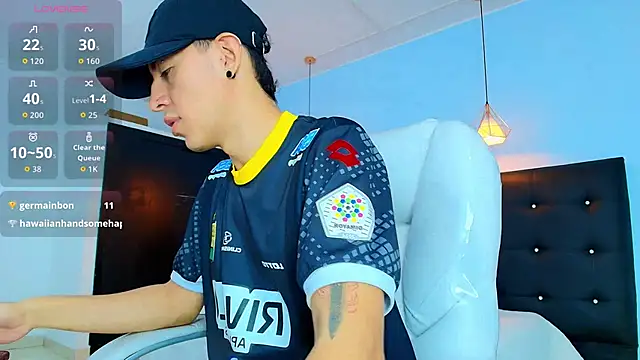 Snapshot of Lobo_17_ chatting on 09-20-25, 03:29 Lobo 17 online show from 09-20-25, 03:29