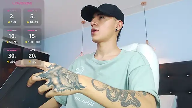 Snapshot of Lobo_17_ chatting on 10-16-25, 03:40 Lobo 17 online show from 10-16-25, 03:40