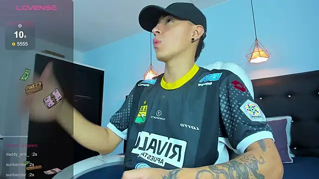 Snapshot of Lobo_17_ chatting on 11-23-25, 03:39 Lobo 17 online show from 11-23-25, 03:39