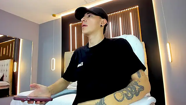 Lobo 17  online show from 02-11-26, 10:48