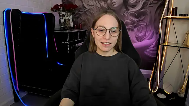 Snapshot of AphexQueen chatting on 02-14-25, 01:08 AphexQueen online show from 02-14-25, 01:08