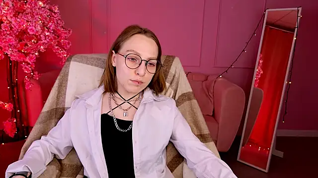 Snapshot of AphexQueen chatting on 03-10-25, 03:20 AphexQueen online show from 03-10-25, 03:20