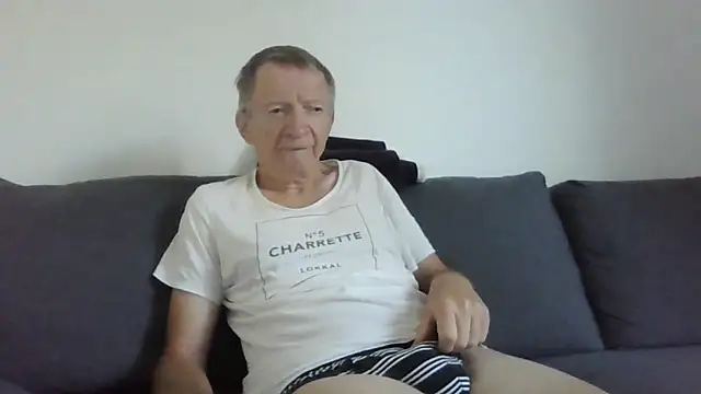 Snapshot of naturiste974 chatting on 06-18-26, 05:30 naturiste974 online show from 06-18-26, 05:30