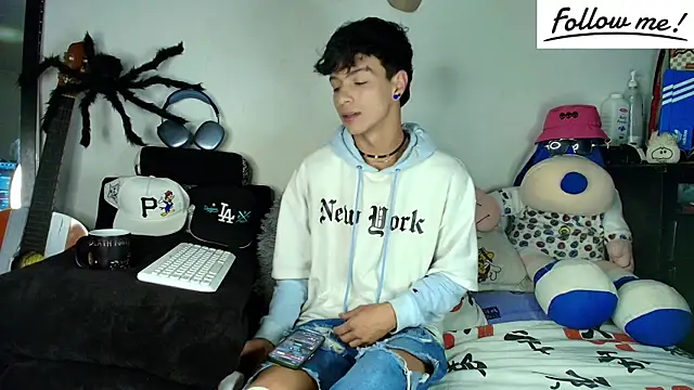 Snapshot of twink_sebas_ chatting on 12-12-24, 05:10 twink sebas online show from 12-12-24, 05:10