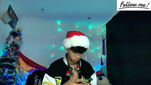 Snapshot of twink_sebas_ chatting on 12-24-24, 10:44 twink sebas online show from 12-24-24, 10:44