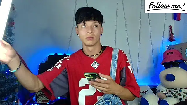 Snapshot of twink_sebas_ chatting on 12-25-24, 04:44 twink sebas online show from 12-25-24, 04:44