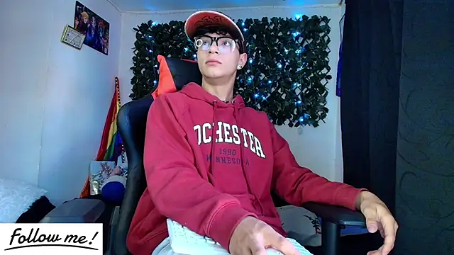 Snapshot of twink_sebas_ chatting on 01-11-25, 02:15 twink sebas online show from 01-11-25, 02:15