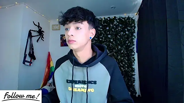 Snapshot of twink_sebas_ chatting on 01-20-25, 04:55 twink sebas online show from 01-20-25, 04:55