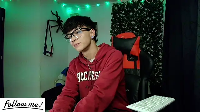 Snapshot of twink_sebas_ chatting on 01-22-25, 06:10 twink sebas online show from 01-22-25, 06:10