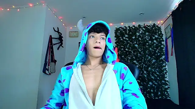 Snapshot of twink_sebas_ chatting on 02-03-25, 04:10 twink sebas online show from 02-03-25, 04:10