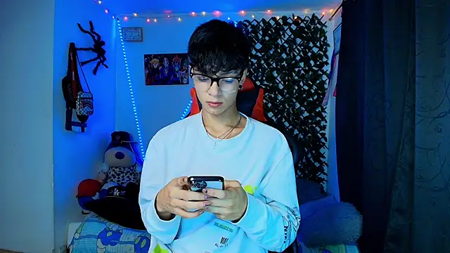 Snapshot of twink_sebas_ chatting on 02-16-25, 04:20 twink sebas online show from 02-16-25, 04:20