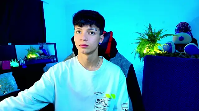 Snapshot of twink_sebas_ chatting on 10-08-25, 04:43 twink sebas online show from 10-08-25, 04:43