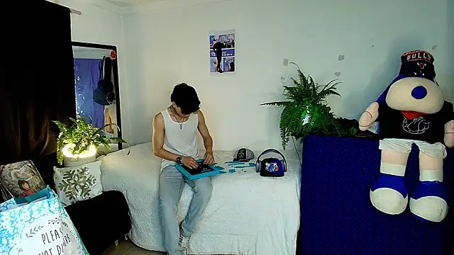 Snapshot of twink_sebas_ chatting on 10-17-25, 03:20 twink sebas online show from 10-17-25, 03:20