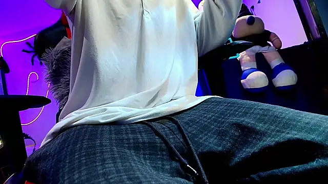 Snapshot of twink_sebas_ chatting on 10-20-25, 12:33 twink sebas online show from 10-20-25, 12:33