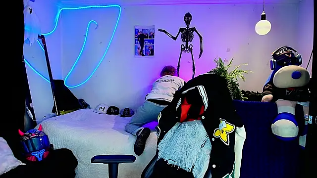 Snapshot of twink_sebas_ chatting on 11-04-25, 03:38 twink sebas online show from 11-04-25, 03:38