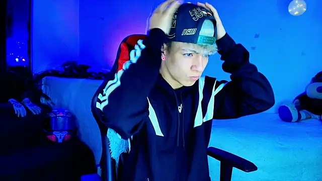 Snapshot of twink_sebas_ chatting on 11-18-25, 03:34 twink sebas online show from 11-18-25, 03:34