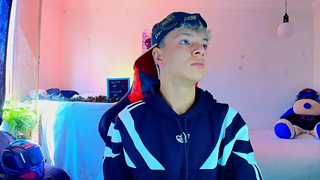 Snapshot of twink_sebas_ chatting on 11-18-25, 03:38 twink sebas online show from 11-18-25, 03:38