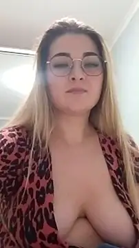 Snapshot of pussyCat_t chatting on 01-18-26, 05:17 pussyCat t online show from 01-18-26, 05:17