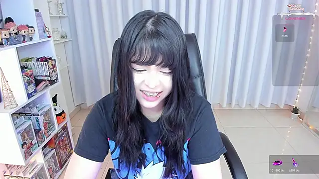 Snapshot of misshoneyxxx chatting on 11-20-25, 02:12 misshoneyxxx online show from 11-20-25, 02:12