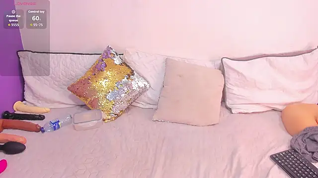 Snapshot of cookplleaser chatting on 10-18-25, 11:33 cookplleaser online show from 10-18-25, 11:33