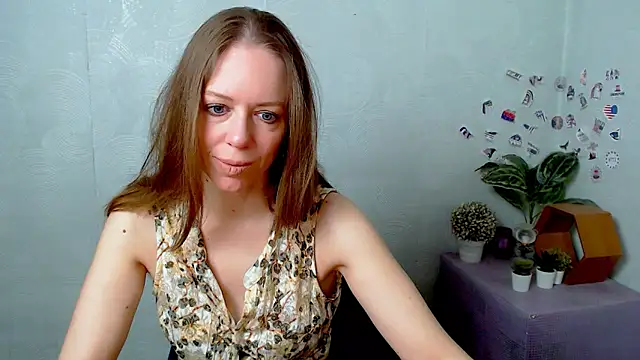 Snapshot of GloriaSi_ chatting on 04-28-26, 05:01 GloriaSi online show from 04-28-26, 05:01
