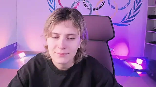 Snapshot of LolaAsmus chatting on 12-24-24, 05:05 LolaAsmus online show from 12-24-24, 05:05