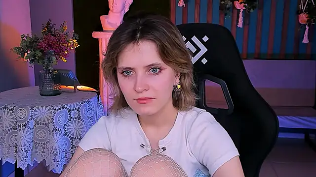 Snapshot of LolaAsmus chatting on 01-18-25, 11:21 LolaAsmus online show from 01-18-25, 11:21